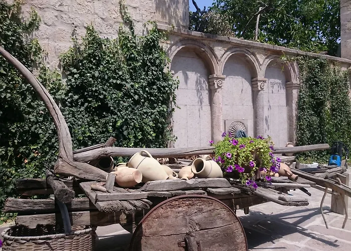 Hotel Century Cave 2*